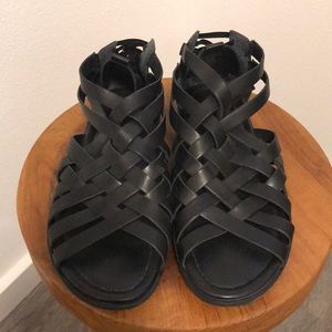 A7EIJE black leather cage sandal